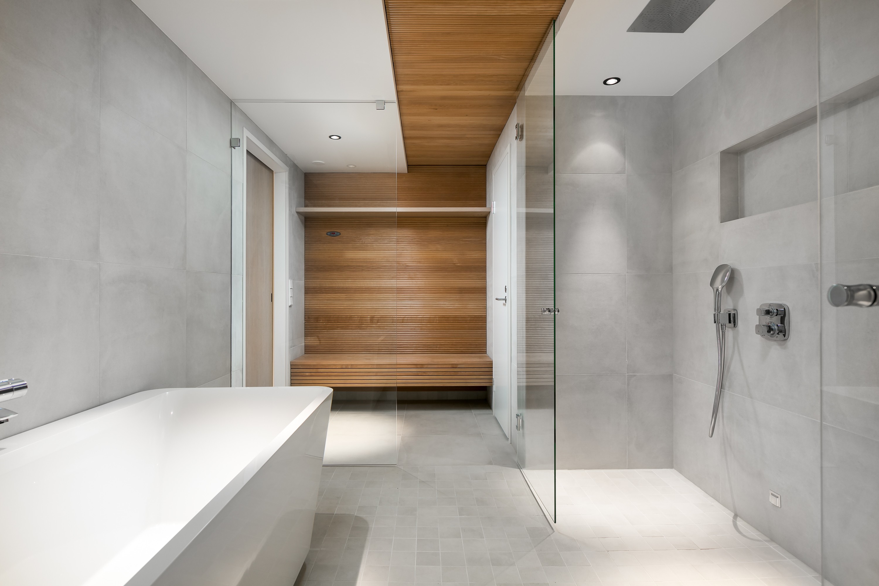 Moderni ja skandinaavinen kylpyhuone - omakotitalo Espoo